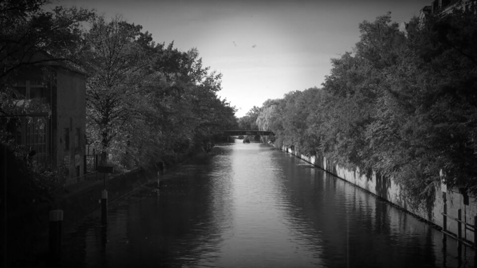 Häuser - Zeilen - Umbrüche | Liederantizyklus für Sopran, Synthesizer, Zuspiel (Samples), Video und Tanz