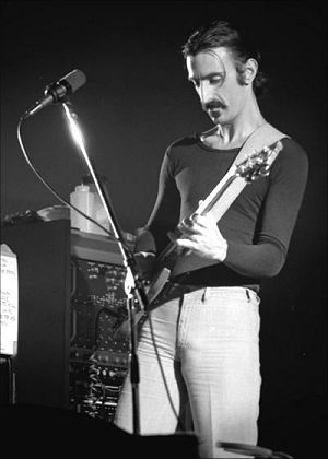 Frank Zappa in der Ekeberghall, Oslo, Norwegen am 16. Januar 1977